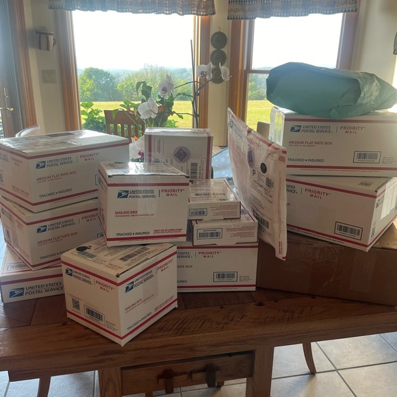 Cheryl_Beans is Live. SELLING YOURS & MINE - Picture 2 of 4